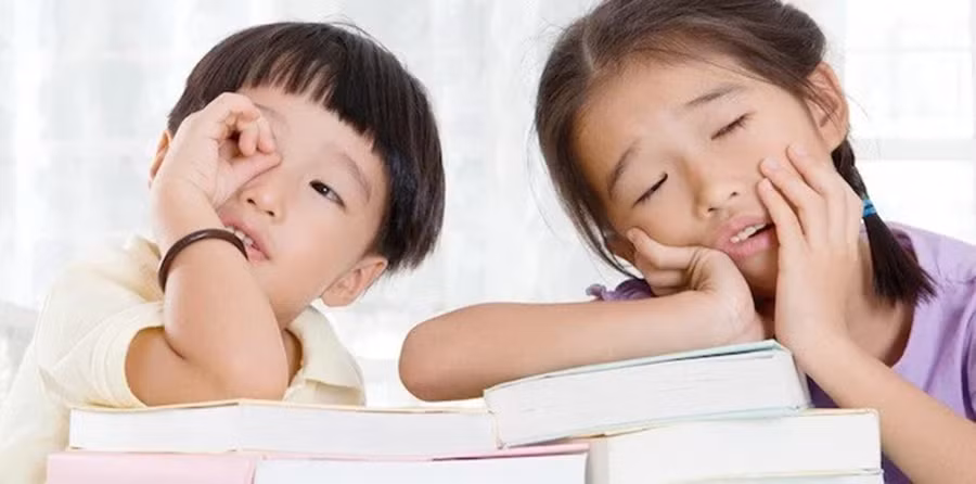 Trẻ nhỏ hơn thường thích những phần thưởng bé xinh và ngay lập tức hơn là những phần thưởng lớn hơn nhưng bị trì hoãn. (Ảnh: ITN).