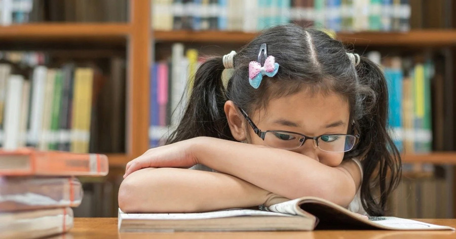 Đặt chuông báo thức sau 5 phút là một công cụ mạnh mẽ đối với con. (Ảnh: ITN).