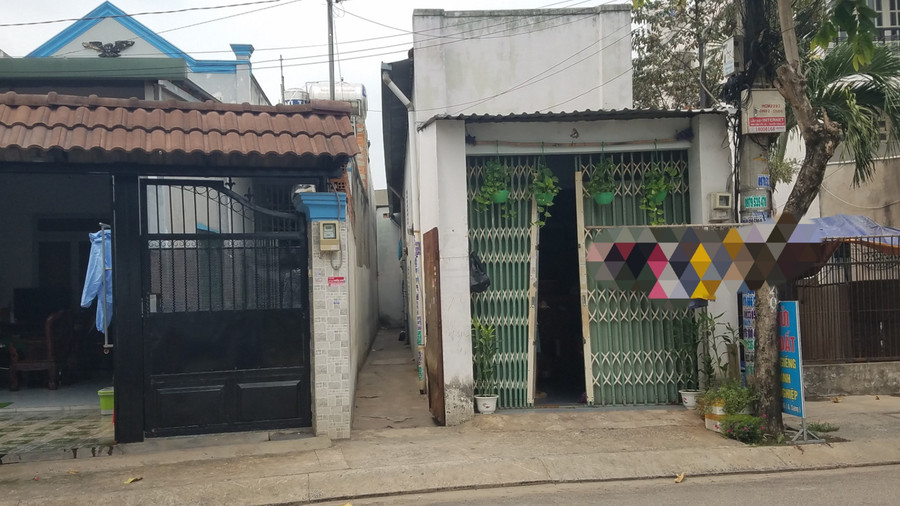 Khu nhà trọ nơi bé trai sinh sống.