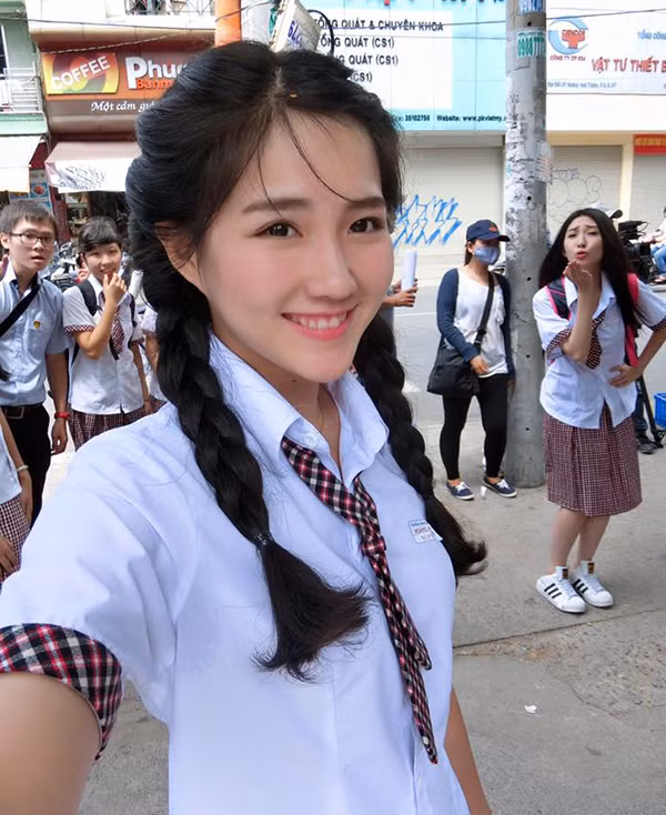 3 hot girl nhan sắc “vạn người mê” đất Sài Gòn ảnh 14