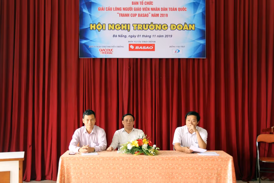 Đại diện Ban tổ chức tại Hội nghị trưởng đoàn