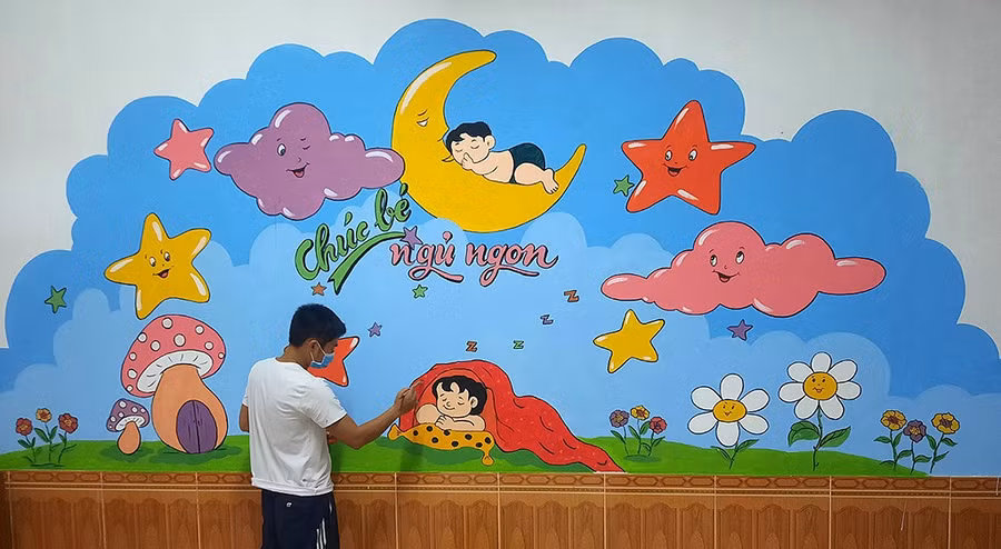 Dù đi cách ly tại khu tập trung nhưng thầy Lợi không để cho mình trở nên nhàm chán, mà vẽ nên những bức tranh đẹp, làm đẹp cho ngôi trường mầm non.