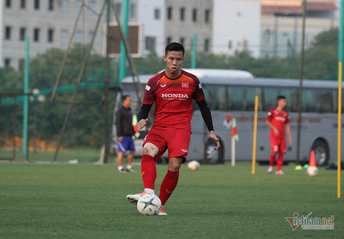 Quế Ngọc Hải vừa hồi phục chấn thương, trở lại chuẩn bị cho trận gặp Malaysia.