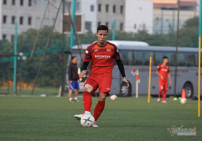 Quế Ngọc Hải vừa hồi phục chấn thương, trở lại chuẩn bị cho trận gặp Malaysia.