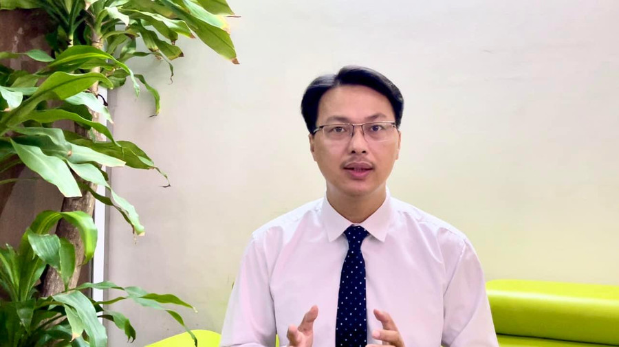 LS Đặng Văn Cường nhấn mạnh tới vai trò giám của các tổ chức xã hội về hoạt động của ban đại diện cha mẹ học sinh để tránh tình trạng lạm thu. LS Đặng Văn Cường nhấn mạnh tới vai trò giám của các tổ chức xã hội về hoạt động của ban đại diện cha mẹ học sinh để tránh tình trạng lạm thu.