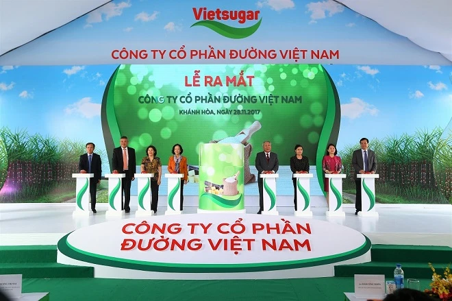  Các khách mời thực hiện nghi lễ ra mắt logo Công ty cổ phần đường Việt Nam