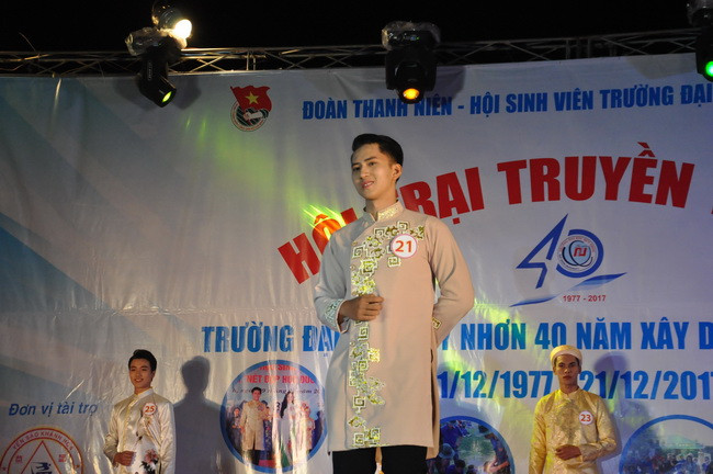 Nét đẹp dịu dàng của sinh viên thành phố biển Quy Nhơn.