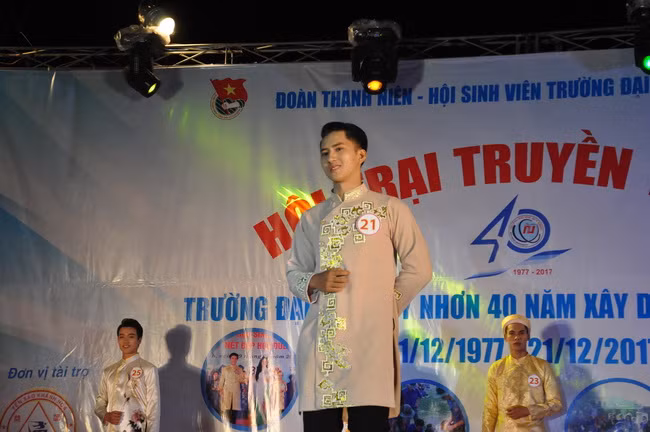 Nét đẹp dịu dàng của sinh viên thành phố biển Quy Nhơn.