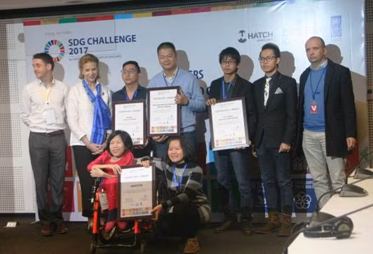 Trao giải thưởng cho các đội thắng cuộc