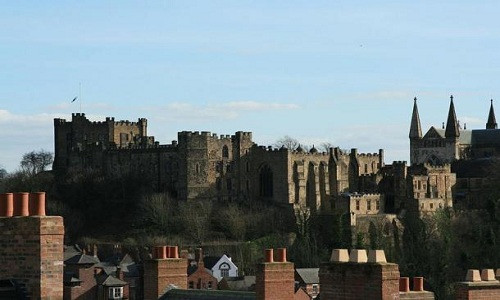 Hình ảnh lâu đài Durham (trái) và nhà thờ Durham (phải), nơi 3.000 binh lính Scotland bị giam cầm sau trận chiến Dunbar. Hình ảnh lâu đài Durham (trái) và nhà thờ Durham (phải), nơi 3.000 binh lính Scotland bị giam cầm sau trận chiến Dunbar.