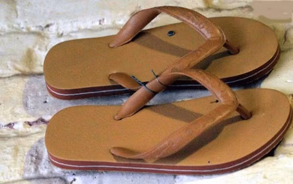 Truy tìm lịch sử của những đôi dép huyền thoại ở Việt Nam