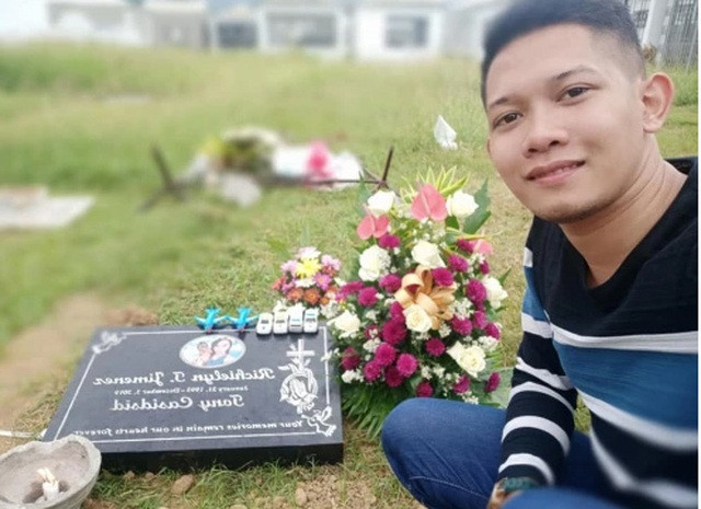 Đám cưới chung với đám tang, cặp đôi khiến nhiều người rơi nước mắt - 2 Đám cưới chung với đám tang, cặp đôi khiến nhiều người rơi nước mắt - 2