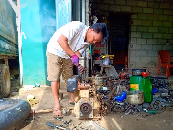Nghề sửa chữa máy nông nghiệp là hướng đi tiềm năng ở các địa phương miền núi. 