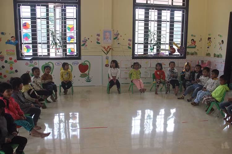 Điểm trường khang trang nhờ một phần ở tấm lòng của nữ giáo viên mầm non. Ảnh: Quang Hà