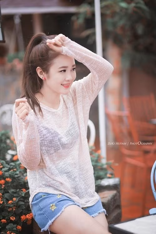 Được giới trẻ yêu quý, cô nàng luôn coi đó là điều may mắn đối với bản thân. Hiện tại, trang cá nhân của cô gái gốc Gia Lai có hơn 400.000 lượt theo dõi từ cộng đồng.
