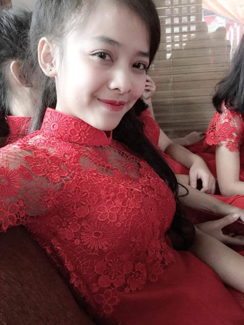 Cô gái Chăm đẹp hút hồn với váy cưới làm từ giấy ăn ảnh 8 Lâm Oanh tham gia nhiều hoạt động ngoại khóa của trường