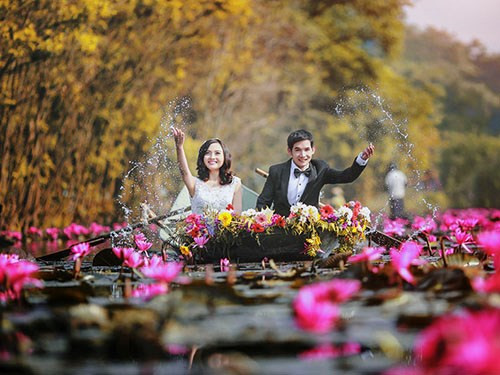 Nhiều cặp đôi còn tới đây để thực hiện những bộ ảnh cưới vô cùng lãng mạn. Ảnh: Mộc studio Nhiều cặp đôi còn tới đây để thực hiện những bộ ảnh cưới vô cùng lãng mạn. Ảnh: Mộc studio