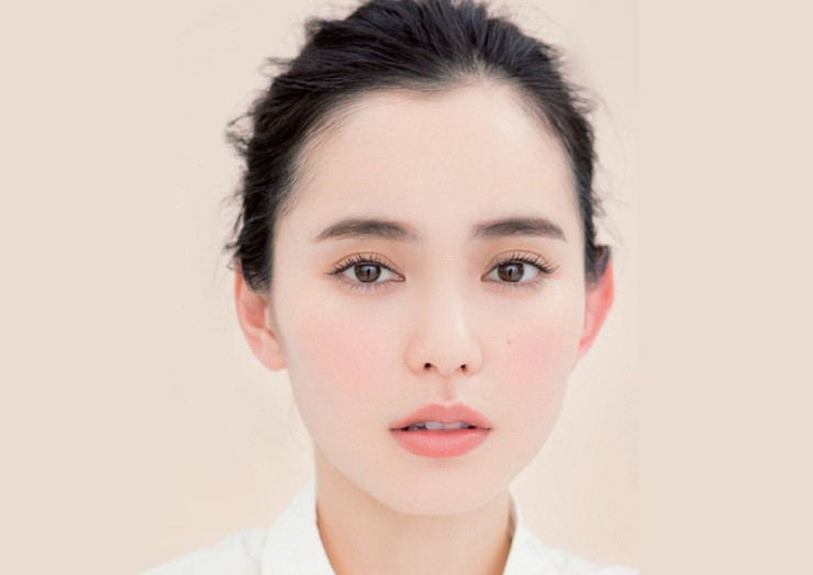 Chọn dáng lông mày phù hợp với khuôn mặt, vừa phát tài lại vừa đổi vận ảnh 1 Đôi lông mày mềm mại hơi cong nhẹ sẽ làm bật lên sự sắc nét hài hòa cho khuôn mặt