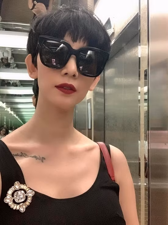 Những kiểu tóc hack cả chục tuổi khiến sao Hàn, sao Việt mê mệt ảnh 7 Dù đã 41 tuổi nhưng Xuân Lan vẫn luôn thể hiện khí chất độc đáo, cá tính của mình với mái tóc pixie năng động mà thời thượng.