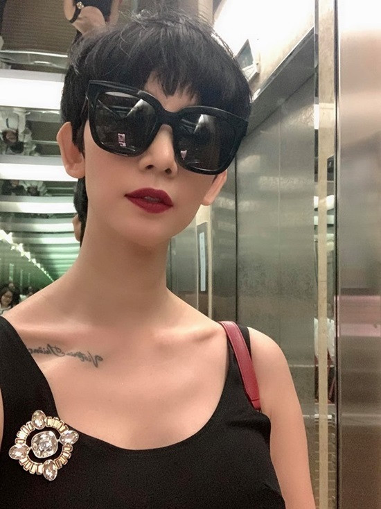 Những kiểu tóc hack cả chục tuổi khiến sao Hàn, sao Việt mê mệt ảnh 7 Dù đã 41 tuổi nhưng Xuân Lan vẫn luôn thể hiện khí chất độc đáo, cá tính của mình với mái tóc pixie năng động mà thời thượng.