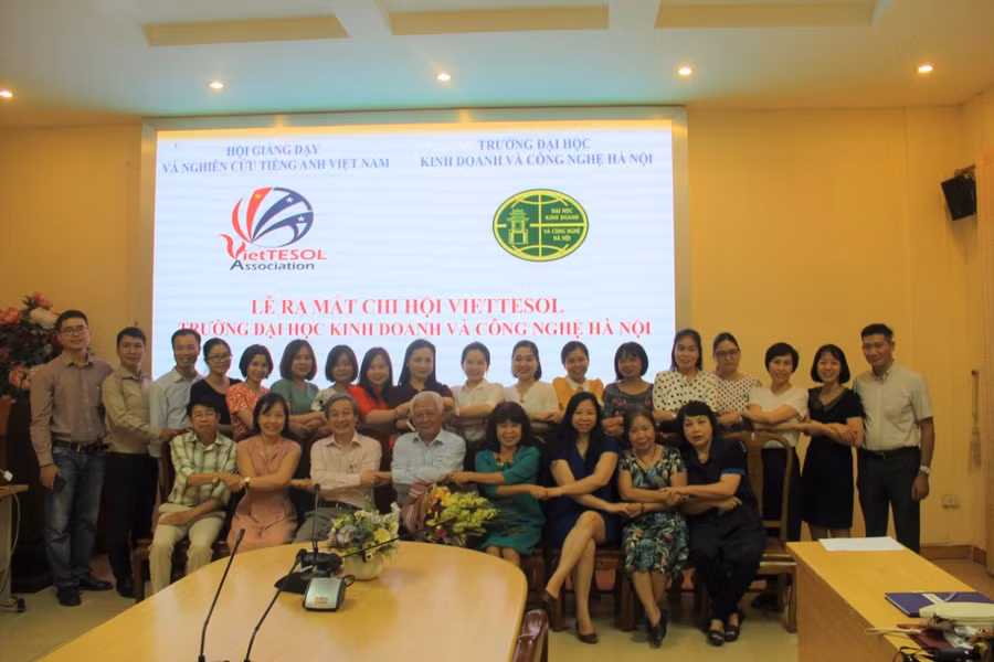 Lễ ra mắt Chi hội VietTESOL Trường ĐH Kinh doanh và Công nghệ Hà N