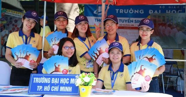 Đội ngũ chuyên viên tư vấn Trường ĐH Mở TP.HCM