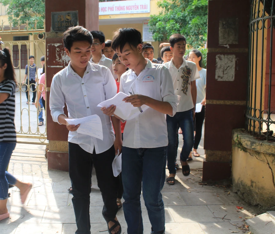 Thí sinh dự thi vào lớp 10 THPT năm học 2016-2017 tại Thanh Hóa. Ảnh: Nguyễn Quỳnh