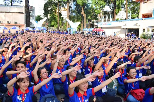 Sinh viên tình nguyện dự lễ tổng kết, đánh giá chương trình ”Tiếp sức mùa thi” 2017