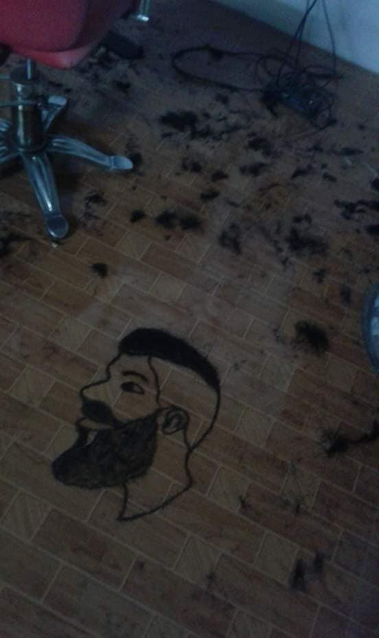 Khi bác thợ cắt tóc rảnh.