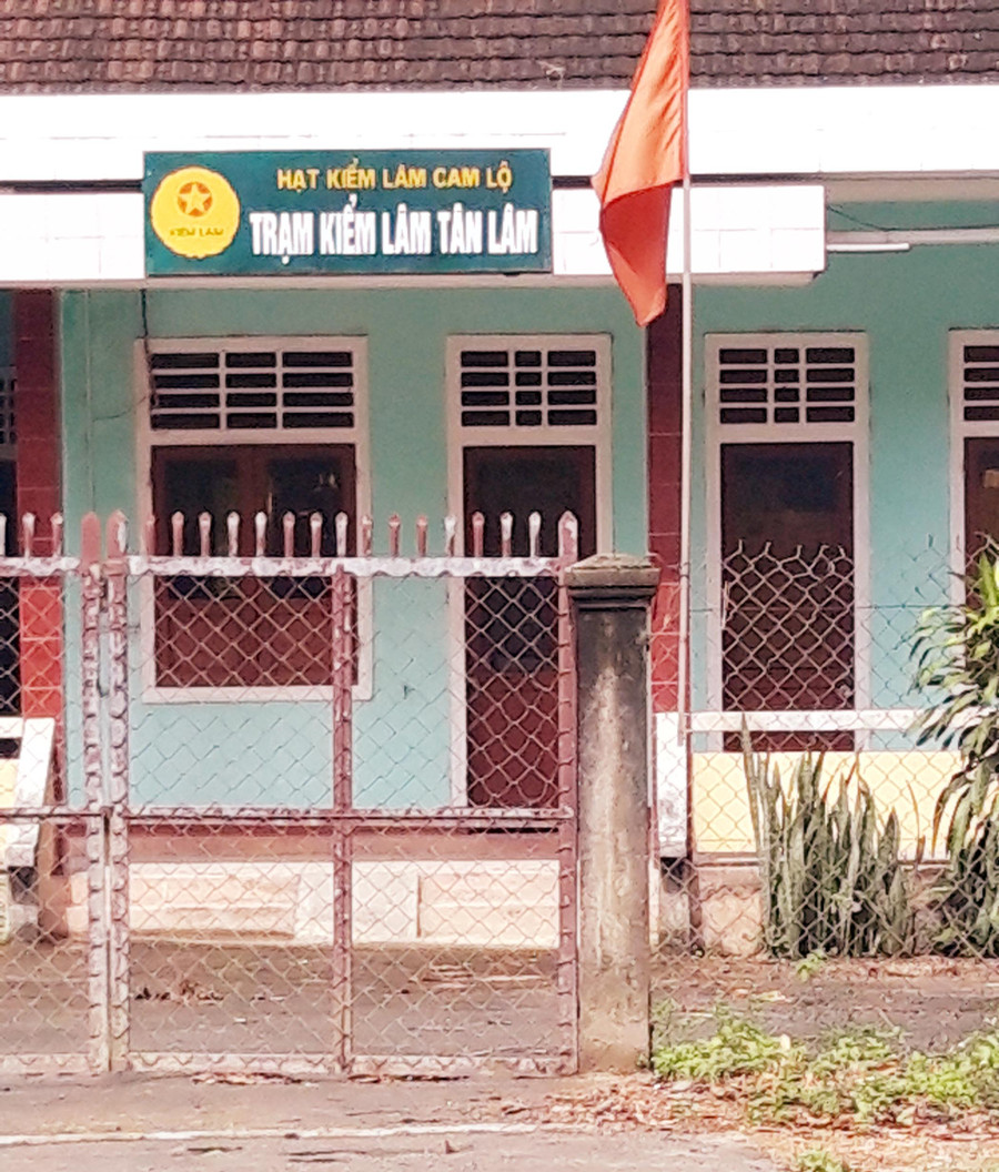 Trạm kiểm lâm địa bàn Tân Lâm ngay trước mặt tiểu khu rừng 775 (ảnh PXD) Trạm kiểm lâm địa bàn Tân Lâm ngay trước mặt tiểu khu rừng 775 (ảnh PXD)