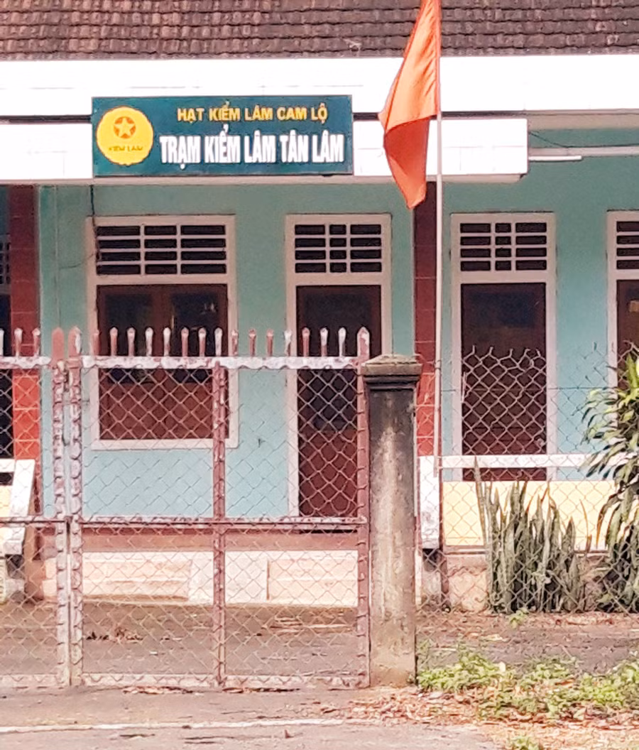 Trạm kiểm lâm địa bàn Tân Lâm ngay trước mặt tiểu khu rừng 775 (ảnh PXD)