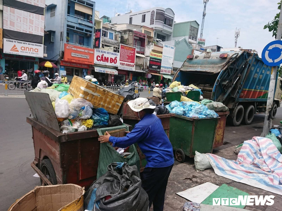 Khong phan loai rac bi phat 20 trieu dong: Nguoi dan, nhan vien ve sinh o TP.HCM noi gi? hinh anh 3