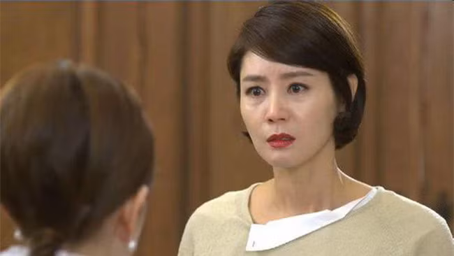 Mẹ chồng bỗng dưng dẫn người yêu cũ của con trai về nhà rồi tuyên bố một câu khiến nàng dâu chết sững-1