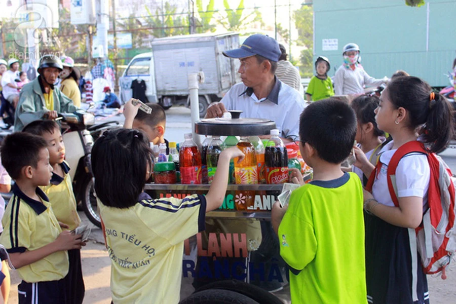 Thực phẩm bẩn vẫn bủa vây trường học