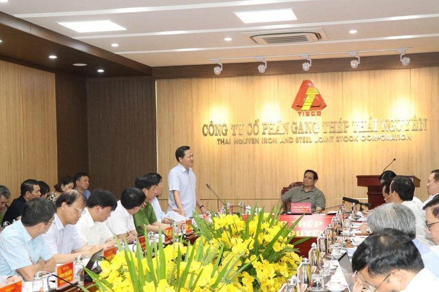 Thủ tướng yêu cầu với tinh thần quyết liệt, quyết tâm cao nhất các bộ, ngành cùng với Nhà máy phải xử lý những tồn đọng, vướng mắc tại dự án mở rộng giai đoạn 2 Nhà máy Gang thép Thái Nguyên