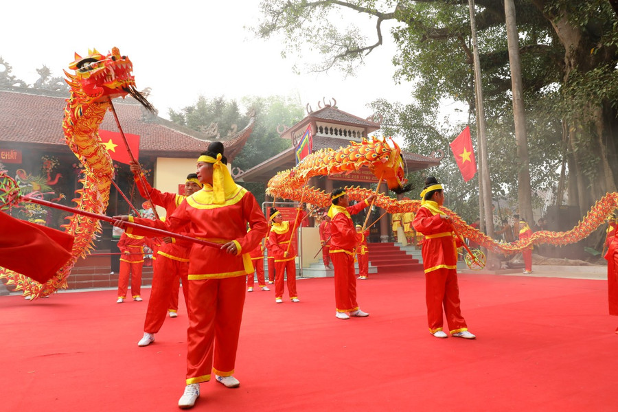 Múa rồng chào mừng lễ hội. Múa rồng chào mừng lễ hội.