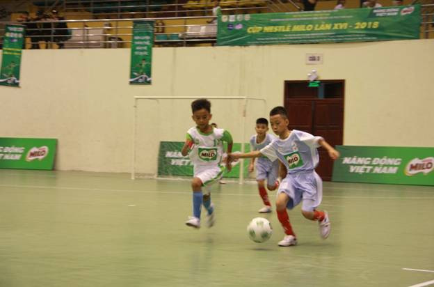 Hai đội bóng Tiểu học và THCS đã xuất sắc giành quyền vào chơi ở vòng chung kết toàn quốc sẽ diễn ra vào tháng 7 tới tại Quảng Trị Hai đội bóng Tiểu học và THCS đã xuất sắc giành quyền vào chơi ở vòng chung kết toàn quốc sẽ diễn ra vào tháng 7 tới tại Quảng Trị