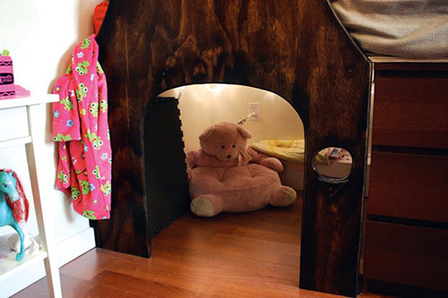 Tổng thời gian cải tạo phòng là 2,5 ngày với chi phí nguyên vật liệu là 150 USD (chưa kể tủ đồ và ga đệm). Tổng thời gian cải tạo phònglà 2,5 ngày với chi phí vật liệu là 150 USD (chưa kể chiếc tủ đồ và ga đệm).