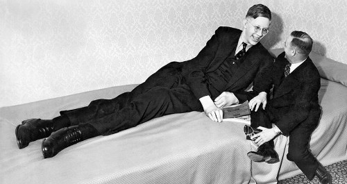 Robert Wadlow sở hữu chiều cao "khủng" nhất thế giới. Robert Wadlow sở hữu chiều cao khủng nhất thế giới. Ảnh:All That Is Interesting.