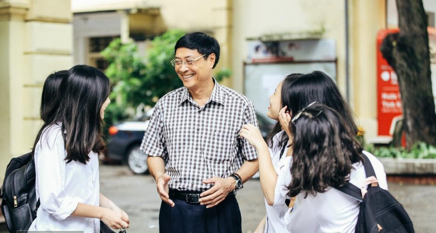 Thầy hiệu trưởng của chúng em