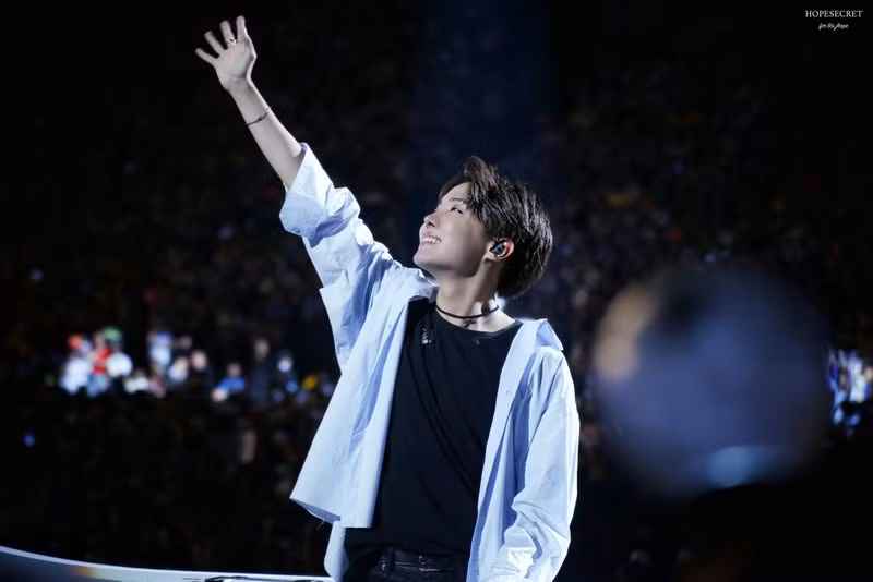 7 chàng trai BTS hóa thân thành hoàng tử Disney, ai đẹp nhất? ảnh 5