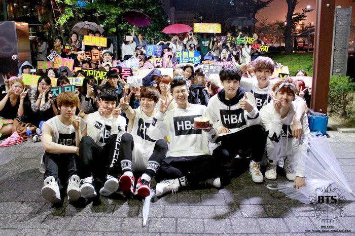 4 điều đáng học hỏi từ nhóm nhạc BTS ảnh 3 Khởi đầu của BTS không hề suôn sẻ.