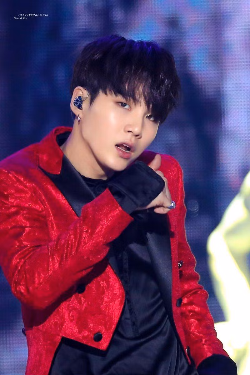 7 chàng trai BTS hóa thân thành hoàng tử Disney, ai đẹp nhất? ảnh 3