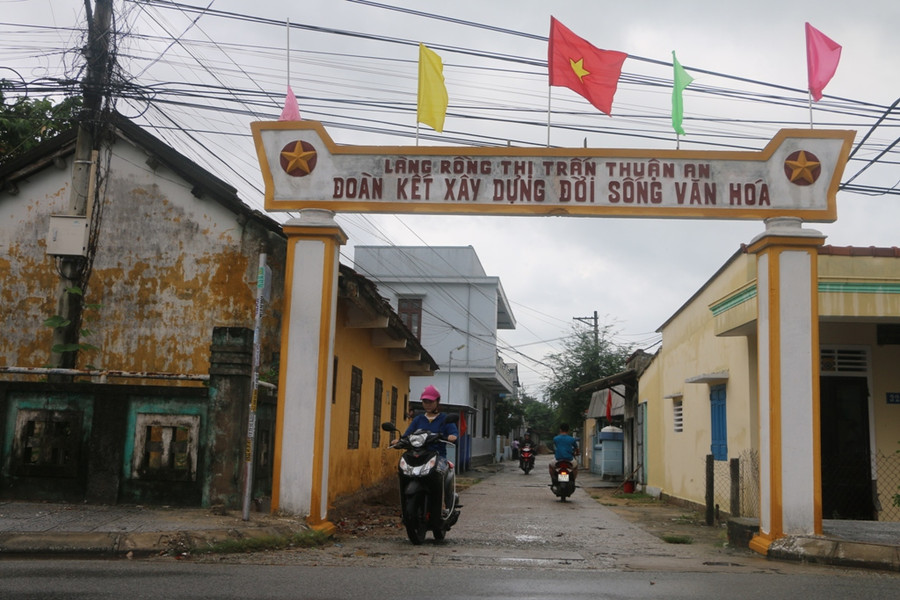 Đường vào làng Rồng ở thị trấn Thuận An hôm nay