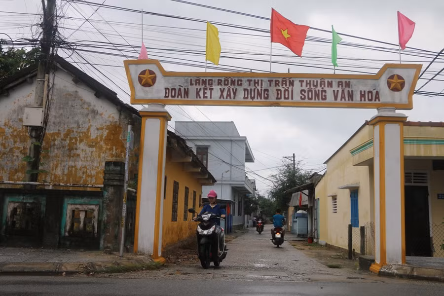 Đường vào làng Rồng ở thị trấn Thuận An hôm nay