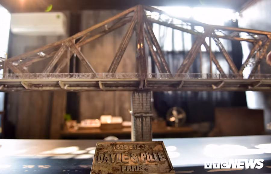 Anh: Ngam mo hinh cau Long Bien thu nho that den 99% hinh anh 7