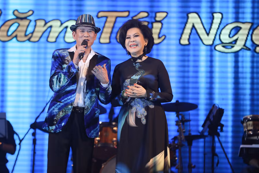 Tuấn Vũ và Giao Linh với nhạc phẩm quen thuộc: Sầu tím thiệp hồng