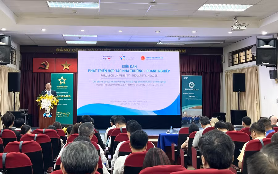 Quang cảnh diễn đàn phát triển hợp tác nhà trường - doanh nghiệp.