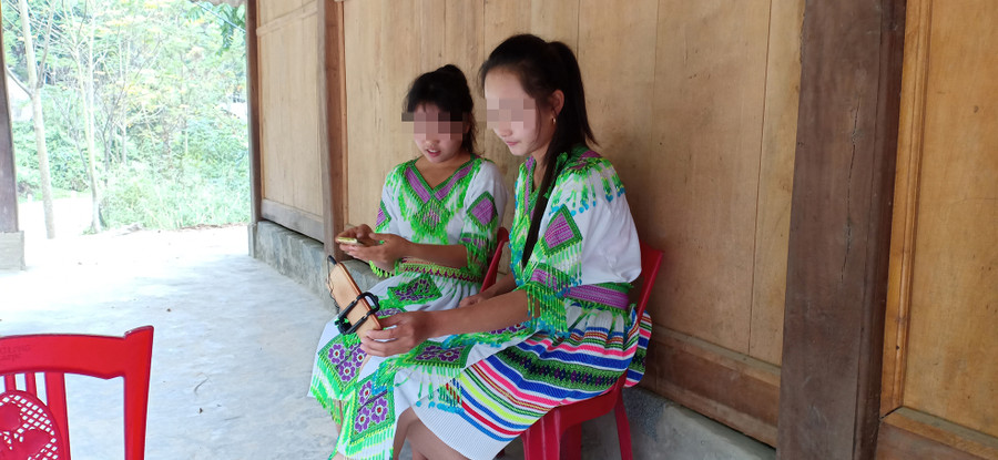 Hai chị em H.T.T và H.T.L, bản Xa Lao, xã Trung Lý, huyện Mường Lát suýt bị lừa bán qua Trung Quốc.