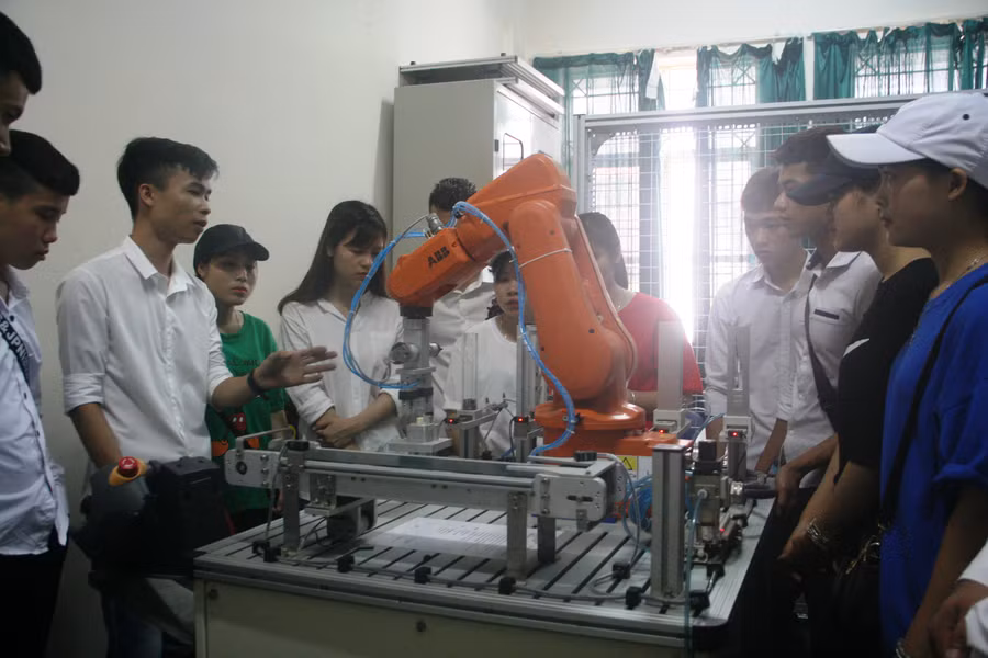 Phát triển GDNN, cần cho xã hội thấy được vai trò của tri thức và năng lực hơn là bằng cấp